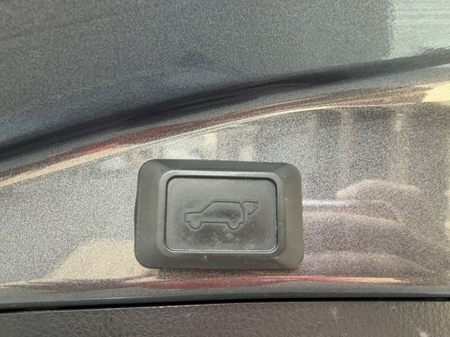 2017 RAV4 頂規 定速/ACC/電尾門/盲點/導航/電視/電動椅/恆溫/不用殺價就很便宜  第19張相片