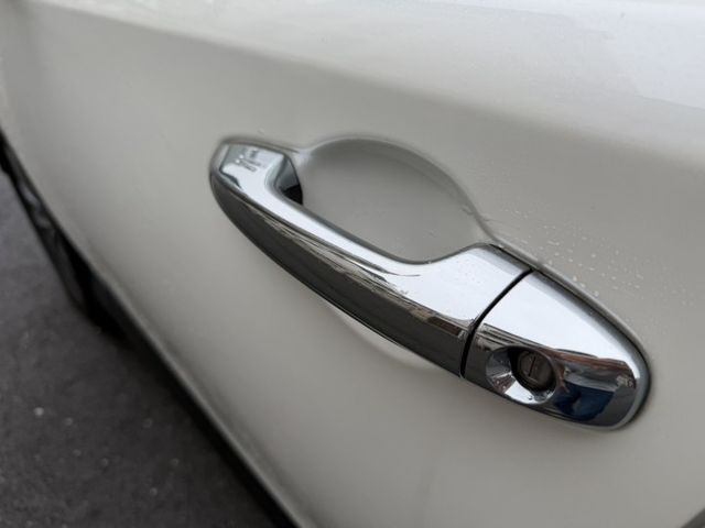 2016 油電尊爵版 認證好車 定速/盲點/摸們/天窗/電動尾門/電動椅/雙色內裝87成新/超級漂亮  第6張相片