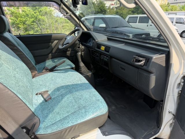 2019 得利卡 加裝 升降帆布 載貨更靈活 / 加裝電尾門 / 剎車皮已更換 / 倒車顯影 / 車況優質  第6張相片