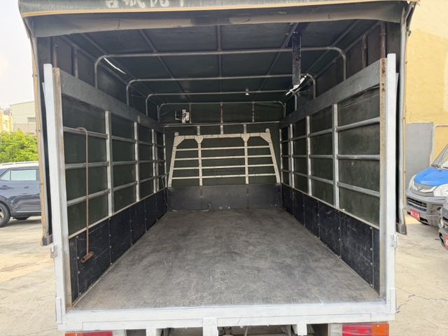 2019 得利卡 加裝 升降帆布 載貨更靈活 / 加裝電尾門 / 剎車皮已更換 / 倒車顯影 / 車況優質  第9張相片