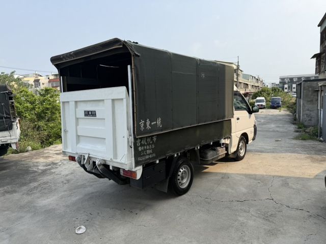 2019 得利卡 加裝 升降帆布 載貨更靈活 / 加裝電尾門 / 剎車皮已更換 / 倒車顯影 / 車況優質  第11張相片