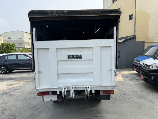 2019 得利卡 加裝 升降帆布 載貨更靈活 / 加裝電尾門 / 剎車皮已更換 / 倒車顯影 / 車況優質  第12張相片