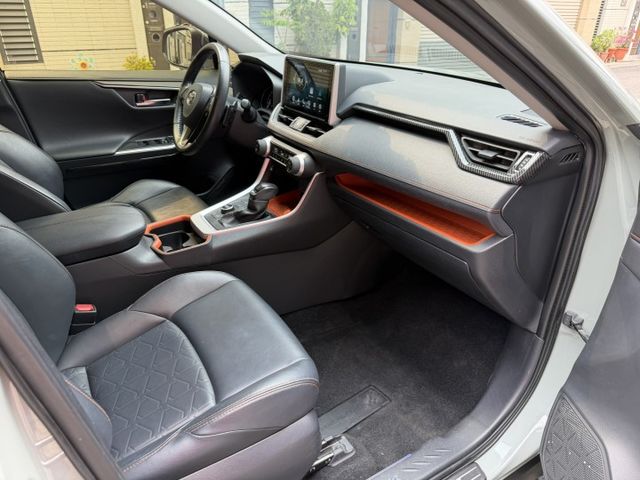 RAV4 Adventure 4WD 全景天窗/LV2輔助駕駛/盲點/電尾門/360環景/車側踏板/CARPLAY  第15張相片