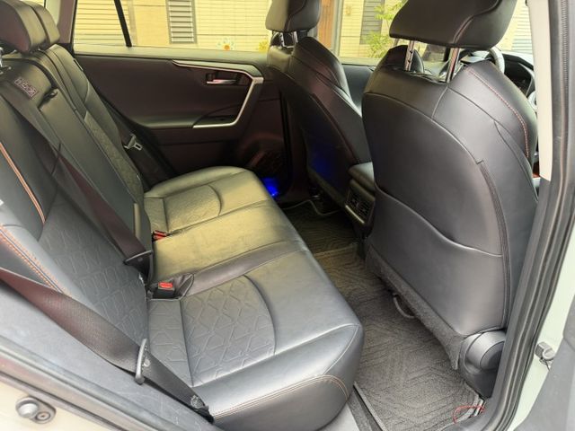 RAV4 Adventure 4WD 全景天窗/LV2輔助駕駛/盲點/電尾門/360環景/車側踏板/CARPLAY  第16張相片