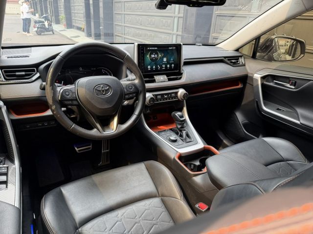 RAV4 Adventure 4WD 全景天窗/LV2輔助駕駛/盲點/電尾門/360環景/車側踏板/CARPLAY  第18張相片