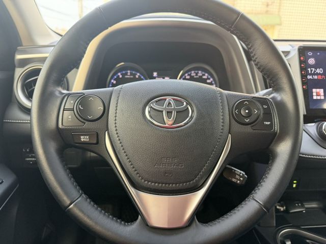 2017 RAV4 定速/摸們/電動椅/倒車顯影/原廠保養/IK免鑰駛/恆溫/ 國民神車  第4張相片
