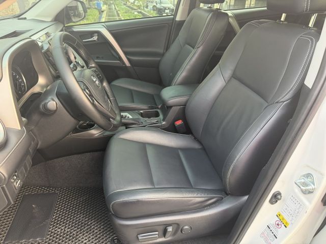 2017 RAV4 定速/摸們/電動椅/倒車顯影/原廠保養/IK免鑰駛/恆溫/ 國民神車  第10張相片