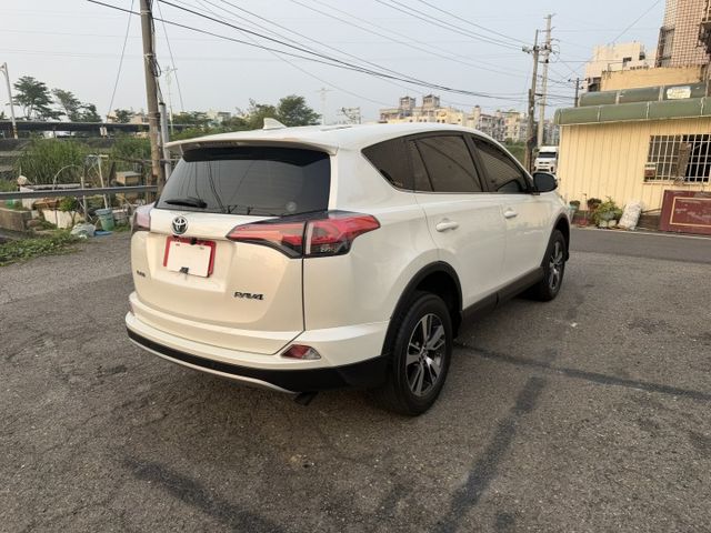 2017 RAV4 定速/摸們/電動椅/倒車顯影/原廠保養/IK免鑰駛/恆溫/ 國民神車  第16張相片