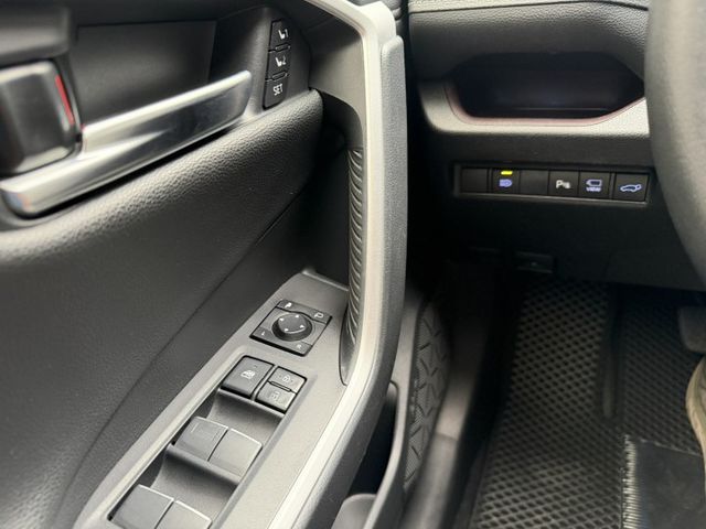 2019 RAV4 旗艦頂級版 ACC跟車/盲點偵測/摸們/電動尾門/360環景/雙前加熱座椅/電動/便宜  第8張相片