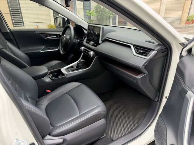 2019 RAV4 旗艦頂級版 ACC跟車/盲點偵測/摸們/電動尾門/360環景/雙前加熱座椅/電動/便宜  第13張相片