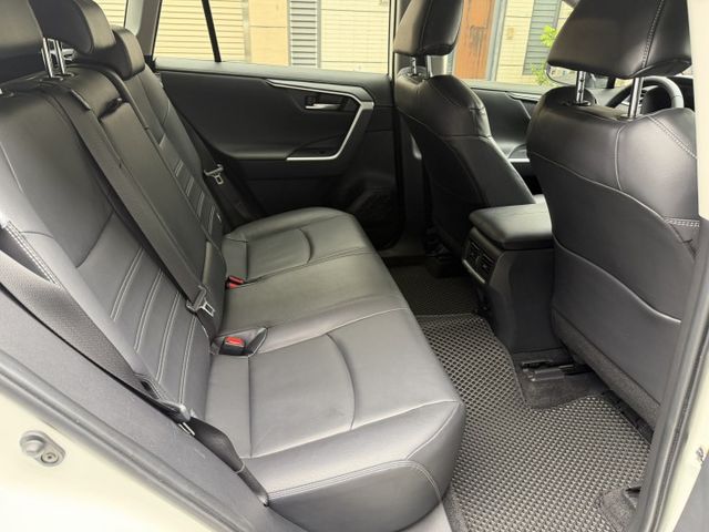 2019 RAV4 旗艦頂級版 ACC跟車/盲點偵測/摸們/電動尾門/360環景/雙前加熱座椅/電動/便宜  第14張相片