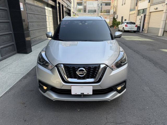 2018 KICKS 里程超級少 內裝猶如新車 定速/摸們/盲點/360環景/CARPLAY/抬頭顯示/超級便宜  第2張相片