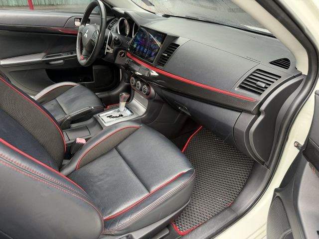 2014 Lancer iO版 鯊魚頭/大尾翼/升級安卓機/定速/換檔撥片/倒車顯影/恆溫/天窗/可全額貸款  第13張相片