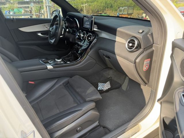 2017年 總代理 GLC250 4輪傳動 / 認證車 / 馬力200多P / 換檔撥片 / 定速 / 360環景 /  第12張相片