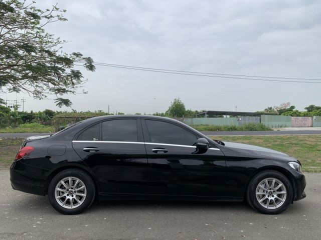 2017年 C250 W205 質感沒話說   基本滿 原鈑件  第3張相片