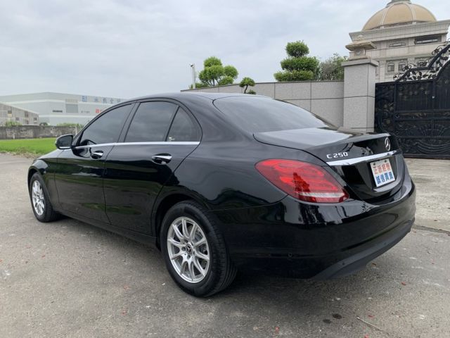 2017年 C250 W205 質感沒話說   基本滿 原鈑件  第5張相片