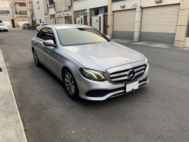 2016 E220D 認證車 64色氣氛燈 /定速/雙區恆溫/雙前座電動椅/高速長途超級省油/柴油渦輪  第3張相片
