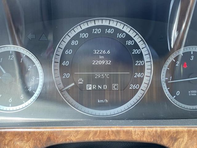 2010 E220d 柴油超省油  第7張相片