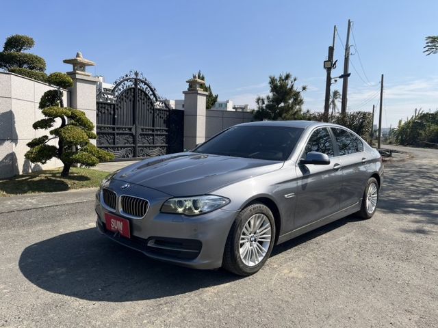 2013 520i 認證好車 HK高級音響/天窗/電動尾門/雙前座電動椅/倒車顯影/原廠保養紀錄  第1張相片