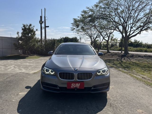 2013 520i 認證好車 HK高級音響/天窗/電動尾門/雙前座電動椅/倒車顯影/原廠保養紀錄  第2張相片