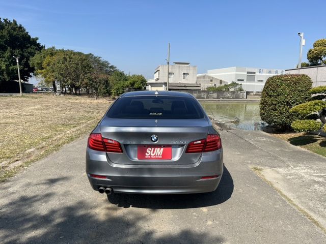 2013 520i 認證好車 HK高級音響/天窗/電動尾門/雙前座電動椅/倒車顯影/原廠保養紀錄  第5張相片