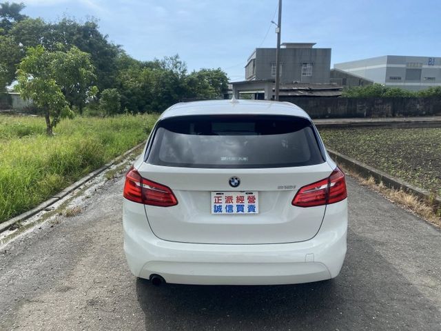 218i 汽油 僅跑8萬 氣氛好 車況讚  第5張相片