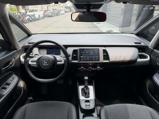 2025 油電FIT 新車保固中/認證原版/ACC跟車/定速/盲點/摸們/Carplay/ 最省油熱門小車/可車換車  第14張相片