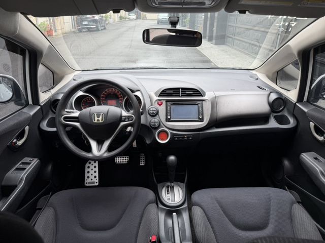 2011 FIT 熱門小車 定速 / 64分離 / 恆溫空調 / 省油代步超好用  第11張相片