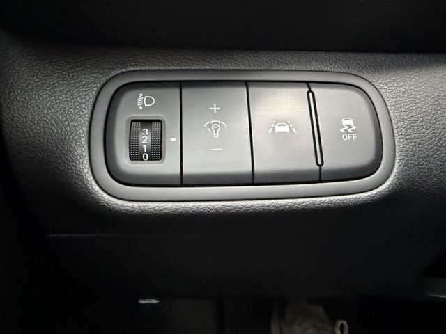 2020 帆優 GLC版頂級  定速/車道維持/360環景/CARPLAY/原廠保養/盲點/摸們/導航  第9張相片