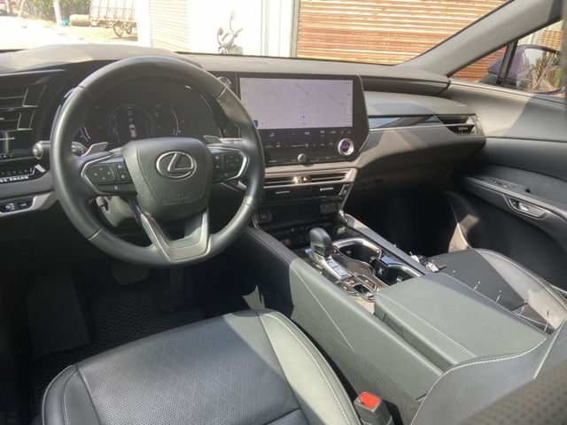 2023 RX350H 豪華房車內外超漂亮 配備滿 ACC/抬頭顯示器/盲點偵測/摸們/雙前通風加熱座椅/3區恆溫/電動  第18張相片