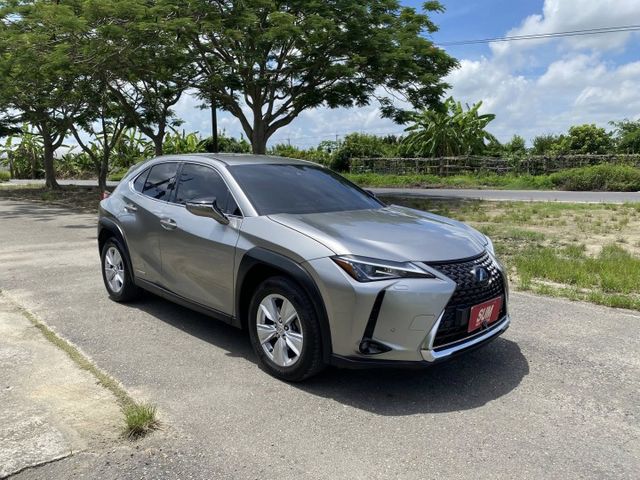 2020 UX250H 油電版 ACC跟車/盲點/摸門/IK一鍵啟動/電動尾門/內裝超綿  第3張相片