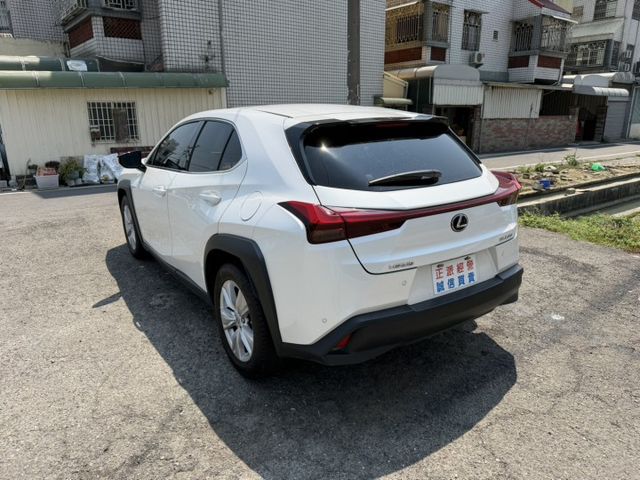 2019 UX200認證車 質感小車 雙前電動座椅/ACC/定速/車道偏移/IK一鍵啟動/盲點偵測  第16張相片