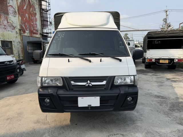 2019 得利卡 加裝 升降帆布 載貨更靈活 / 加裝電尾門 / 剎車皮已更換 / 倒車顯影 / 車況優質  第2張相片
