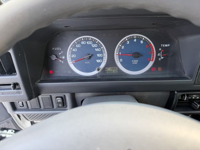 2019 得利卡 加裝 升降帆布 載貨更靈活 / 加裝電尾門 / 剎車皮已更換 / 倒車顯影 / 車況優質  第4張相片