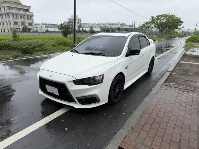 2014 Lancer iO版 鯊魚頭/大尾翼/升級安卓機/定速/換檔撥片/倒車顯影/恆溫/天窗/可全額貸款  第1張相片