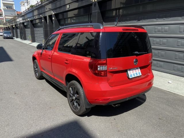 2016 YETI 1.2稅金 同級距SUV 空間最大 最安全搭載9安 全景天窗 第二排還有小餐桌 原廠保養 閥體已更新  第16張相片