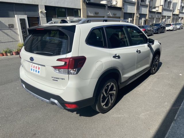 2024 i-s 頂級版 4WD 豪華房車 一家人出去旅遊爬山都不是問題 完整lv2  第18張相片