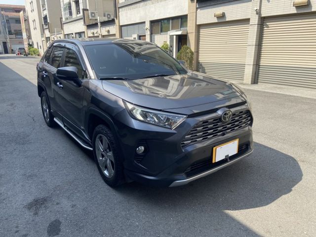 2020 RAV4 頂級旗艦版 全速域跟車 腳踢電尾門 360環景 升級安卓機 認證車 不用殺價就很便宜  第3張相片