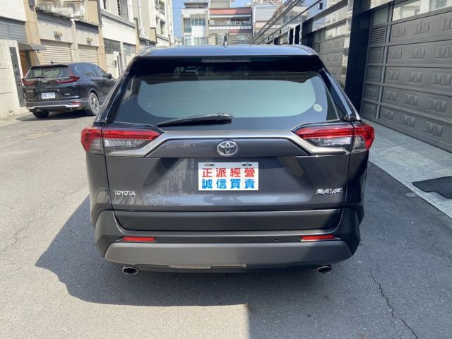 2020 RAV4 頂級旗艦版 全速域跟車 腳踢電尾門 360環景 升級安卓機 認證車 不用殺價就很便宜  第20張相片