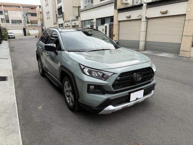 RAV4 Adventure 4WD 全景天窗/LV2輔助駕駛/盲點/電尾門/360環景/車側踏板/CARPLAY  第3張相片