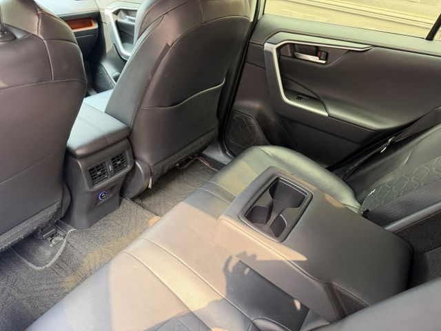 RAV4 Adventure 4WD 全景天窗/LV2輔助駕駛/盲點/電尾門/360環景/車側踏板/CARPLAY  第17張相片