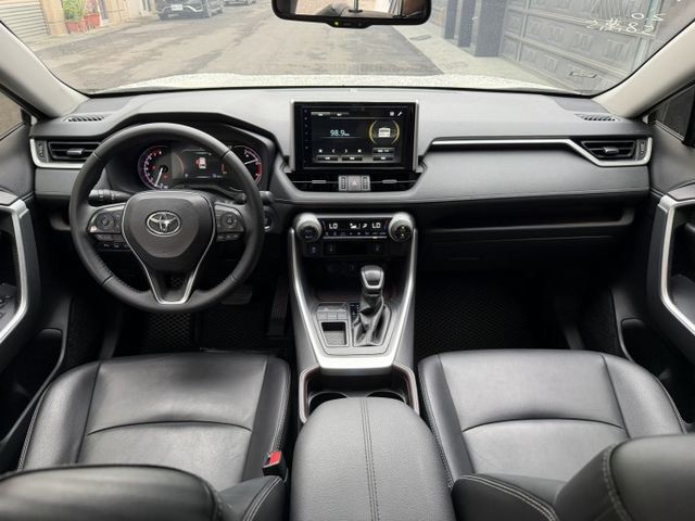 2019 RAV4 旗艦頂級版 ACC跟車/盲點偵測/摸們/電動尾門/360環景/雙前加熱座椅/電動/便宜  第17張相片