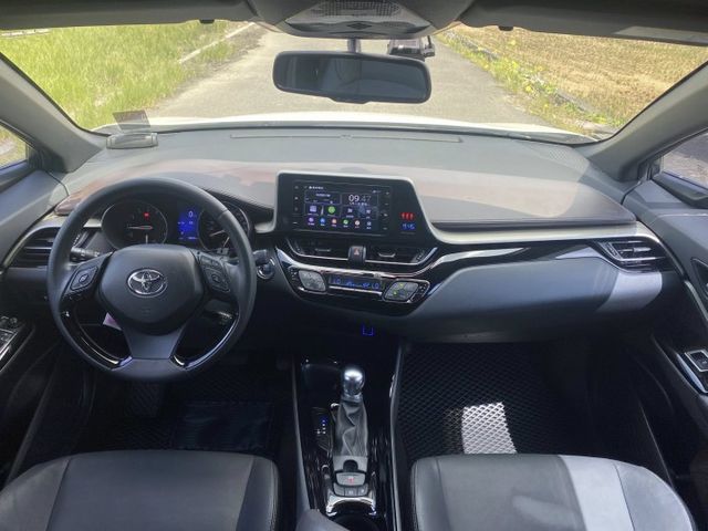 2019 C-HR 省油小鋼炮 稅金超級省1.2 / 定速/摸們/導航/IK一鍵啟動/ 認證好車 / 超級好看  第14張相片
