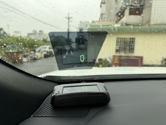 2021 汽油版CC 認證好車 不用殺價就很便宜 完整LV2/升級方向盤改裝/酒紅色內裝/摸們/抬頭顯示/原廠保養/導航  第8張相片