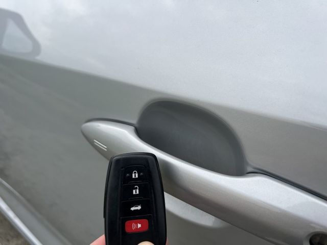 都在原廠保養 免鑰匙啟動 摸門解鎖 倒車顯影 抬頭顯示  第6張相片