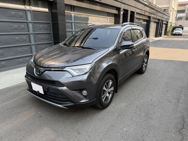 2017 RAV4 頂規 定速/ACC/電尾門/盲點/導航/電視/電動椅/恆溫/不用殺價就很便宜  第1張相片