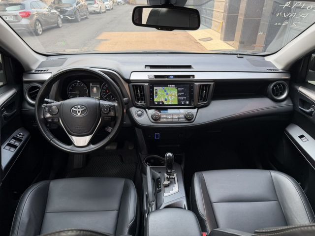 2017 RAV4 頂規 定速/ACC/電尾門/盲點/導航/電視/電動椅/恆溫/不用殺價就很便宜  第17張相片
