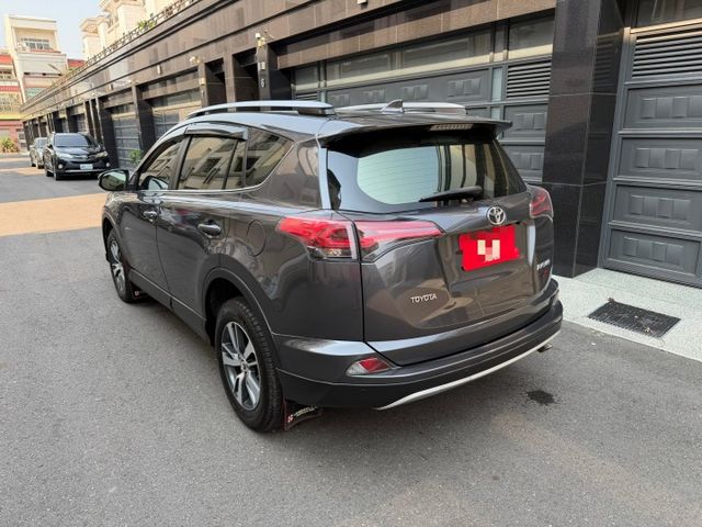 2017 RAV4 頂規 定速/ACC/電尾門/盲點/導航/電視/電動椅/恆溫/不用殺價就很便宜  第20張相片
