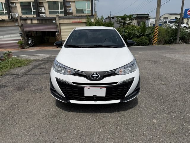 2021 YARIS 熱門掀背小車 / 省油省稅金/ 兩年五萬公里保固 / 經典版 / 可車換車 / 全額貸款  第2張相片