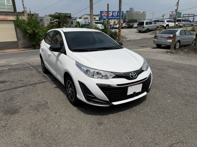 2021 YARIS 熱門掀背小車 / 省油省稅金/ 兩年五萬公里保固 / 經典版 / 可車換車 / 全額貸款  第3張相片